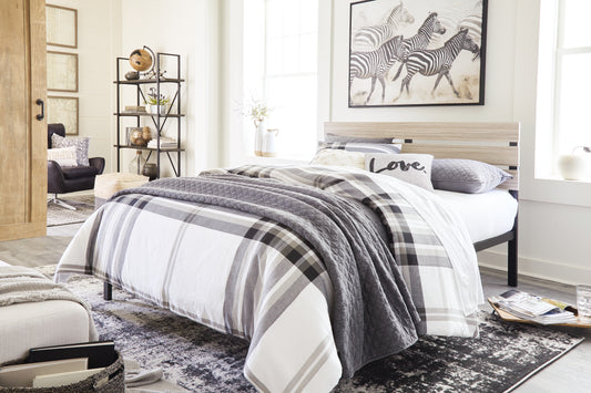 Waylowe King Platform Bed