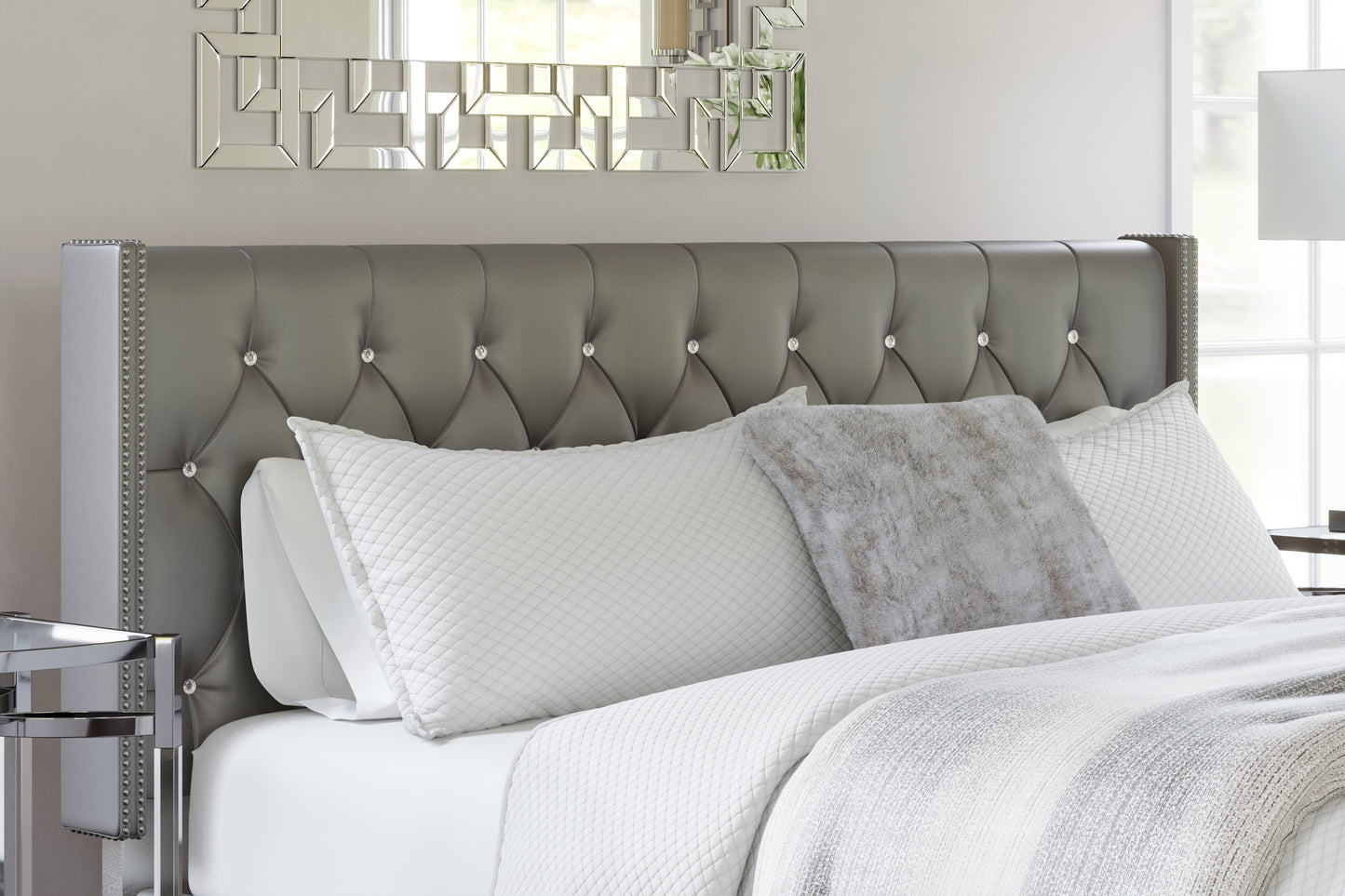 Vintasso King Upholstered Bed