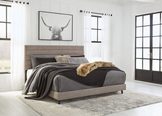 Vintasso King Upholstered Bed