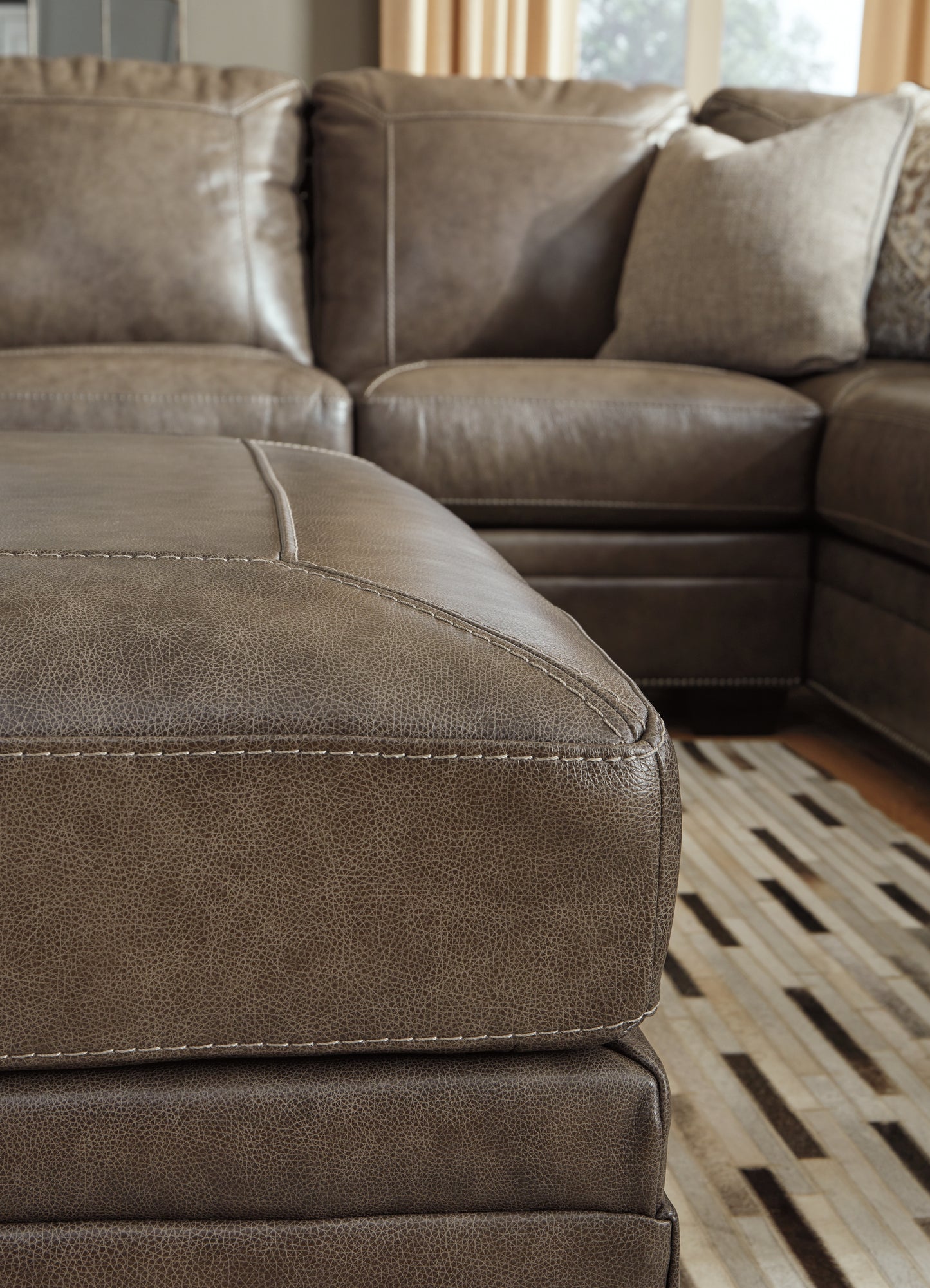 Roleson 2-Piece Sectional
