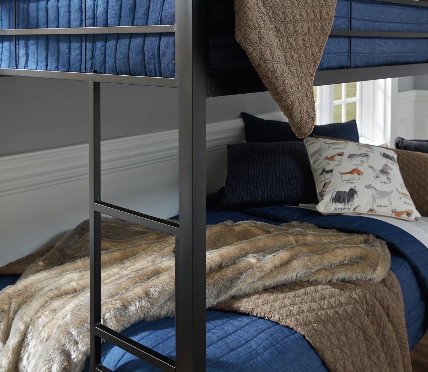 Broshard Twin over Twin Metal Bunk Bed