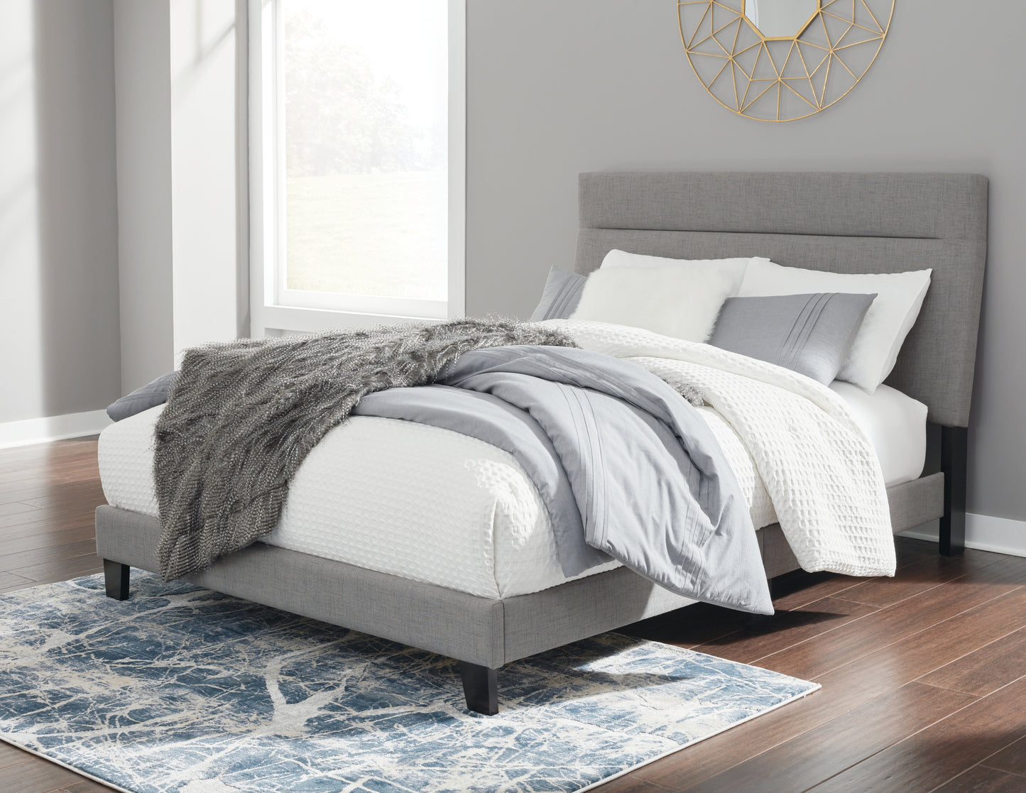 Adelloni King Upholstered Bed