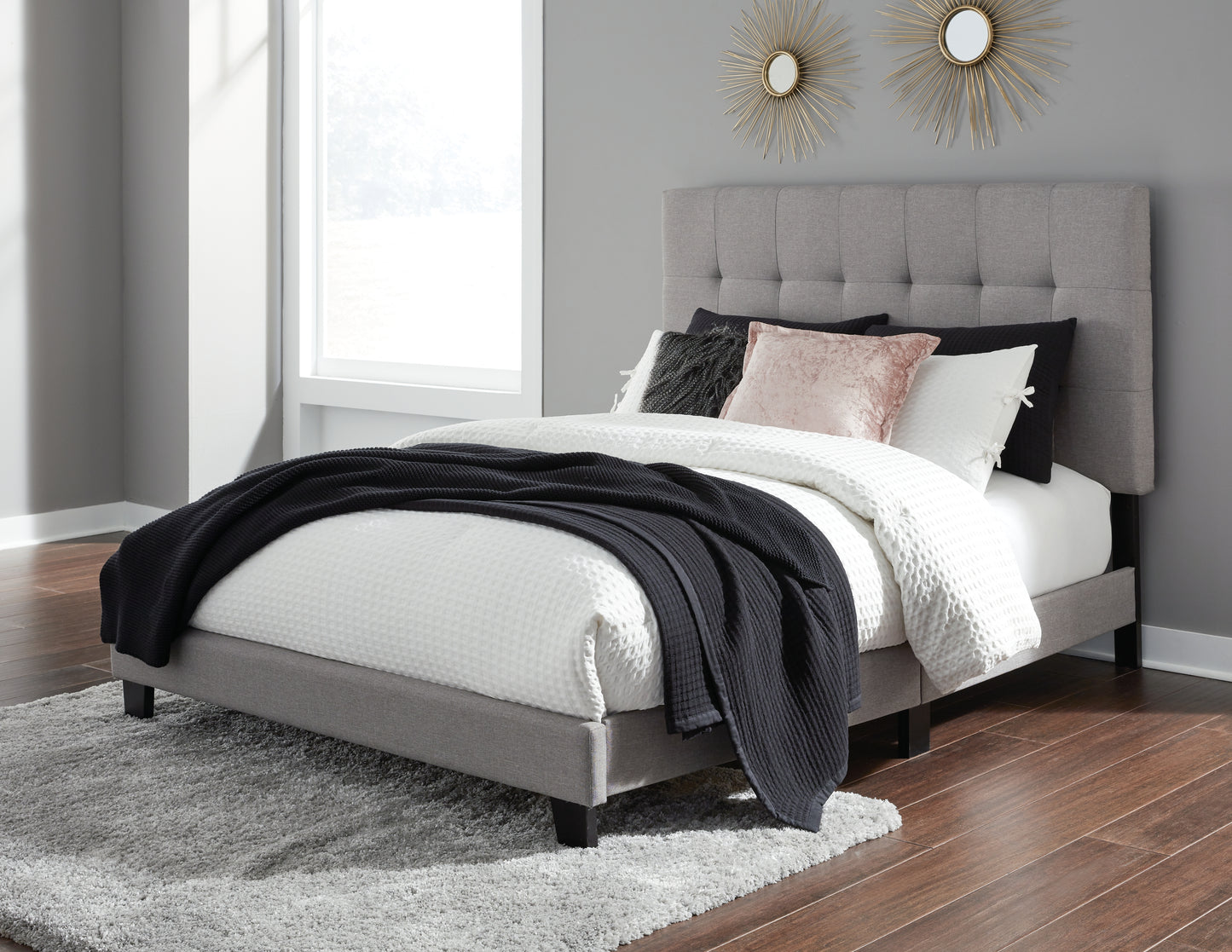 Adelloni Queen Upholstered Bed