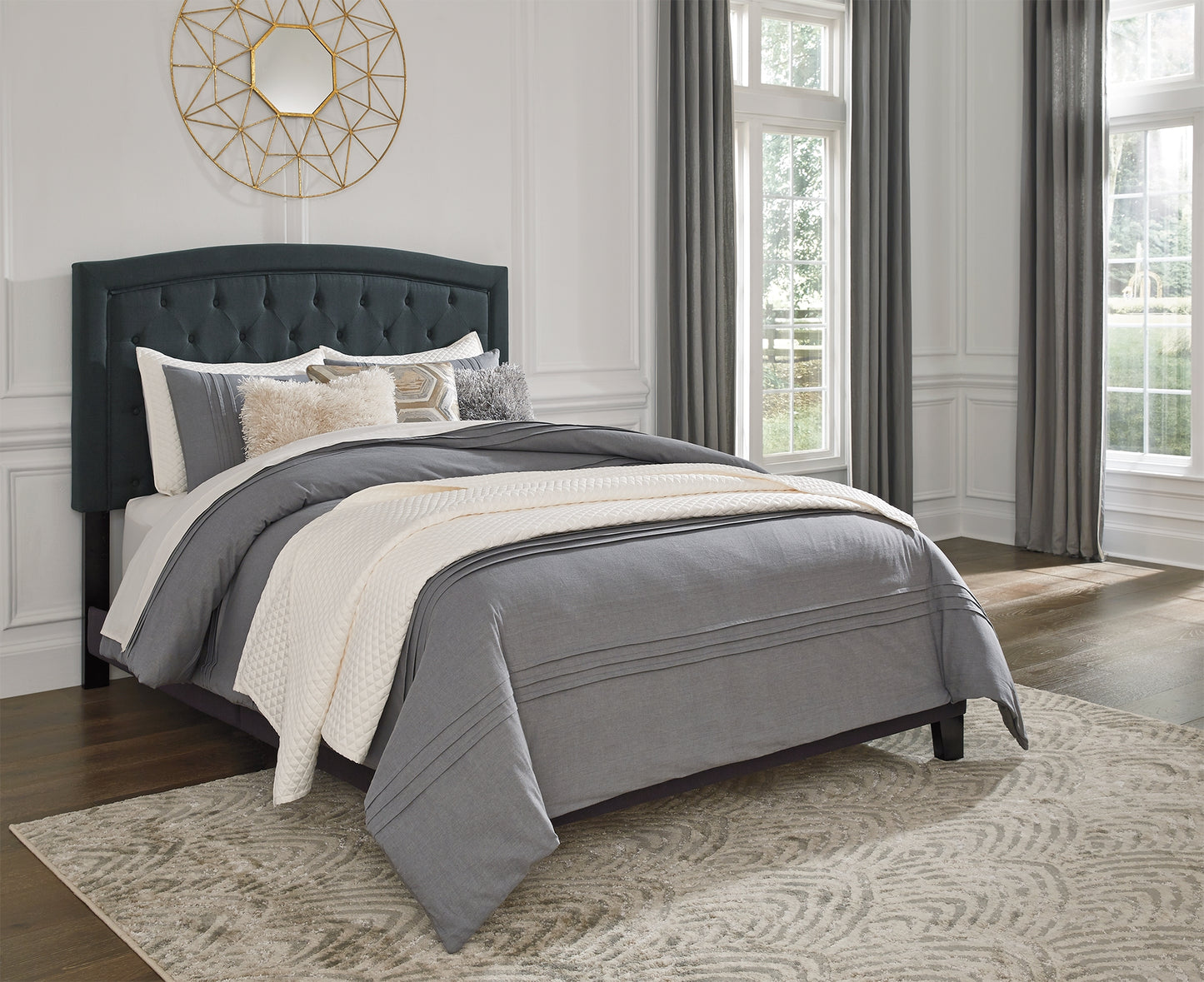 Adelloni Queen Upholstered Bed