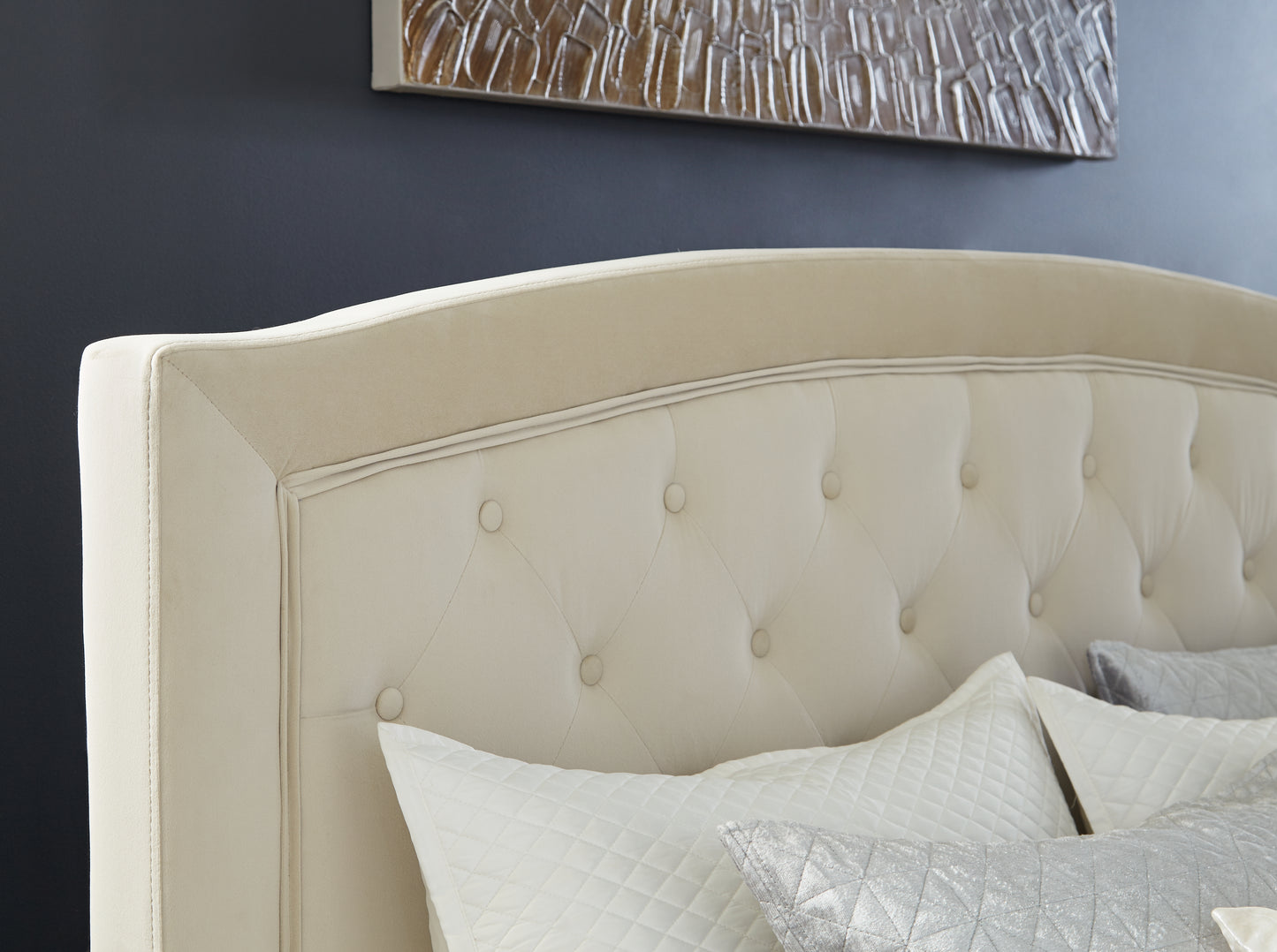 Adelloni Queen Upholstered Bed