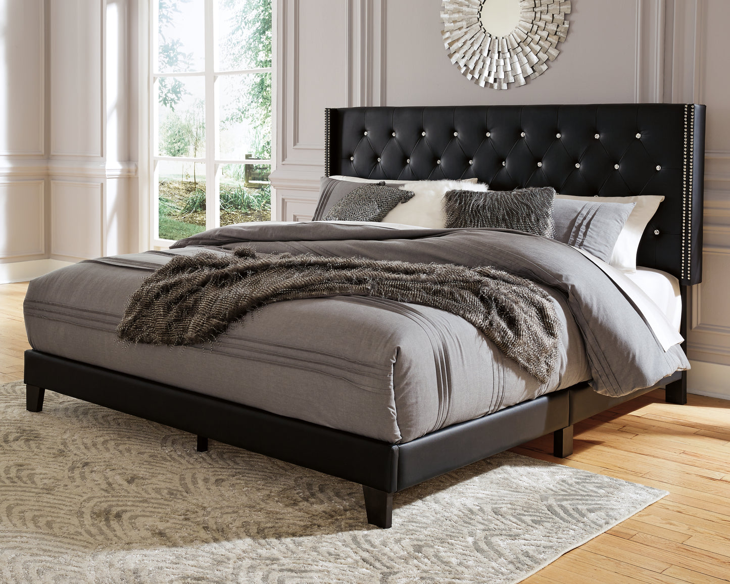 Vintasso King Upholstered Bed