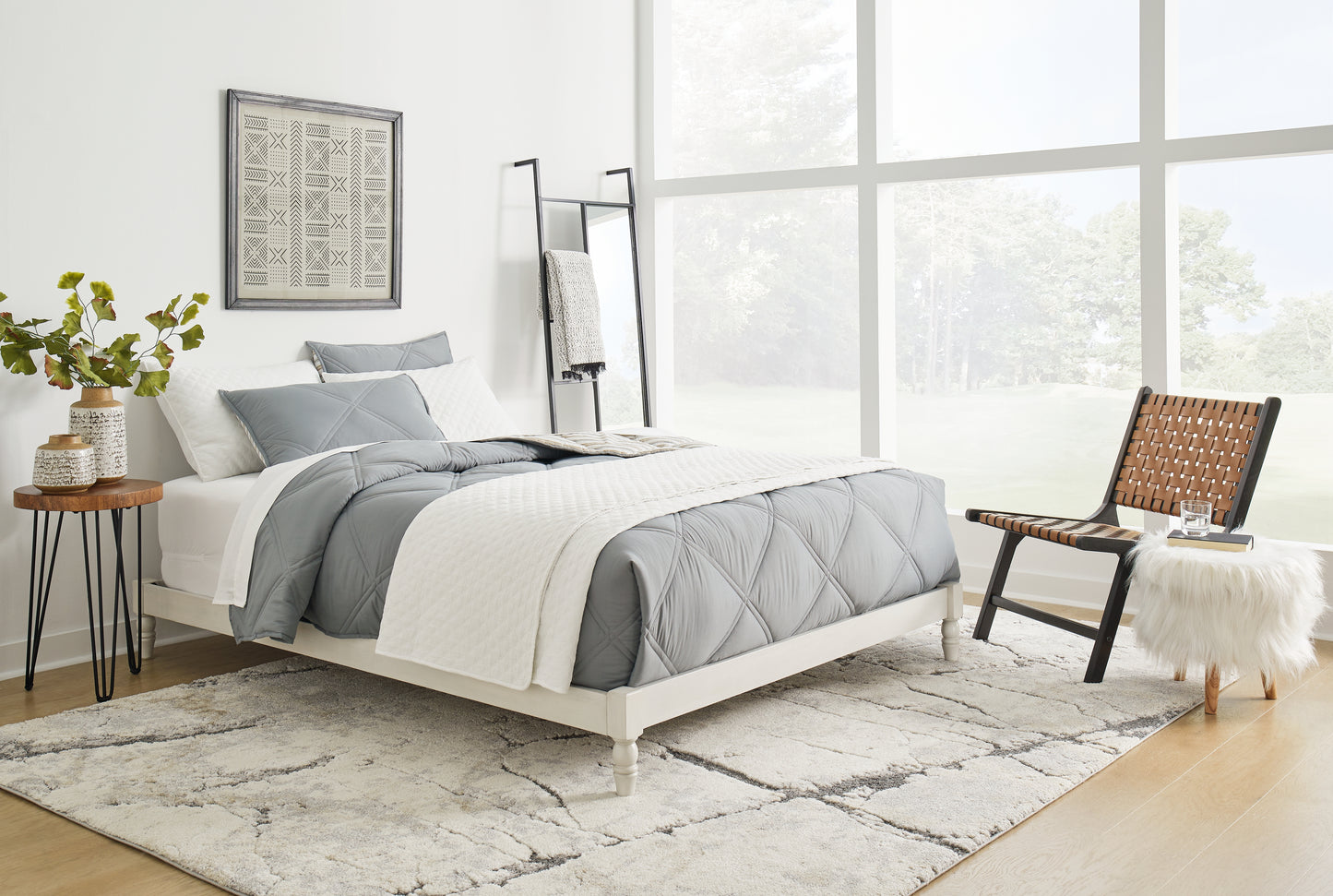 Tannally Queen Platform Bed