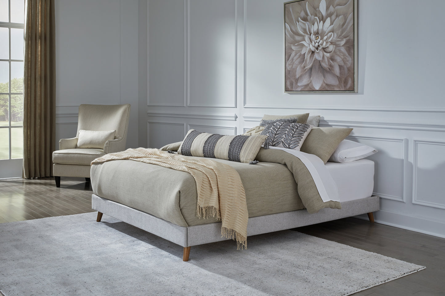 Tannally Queen Upholstered Platform Bed