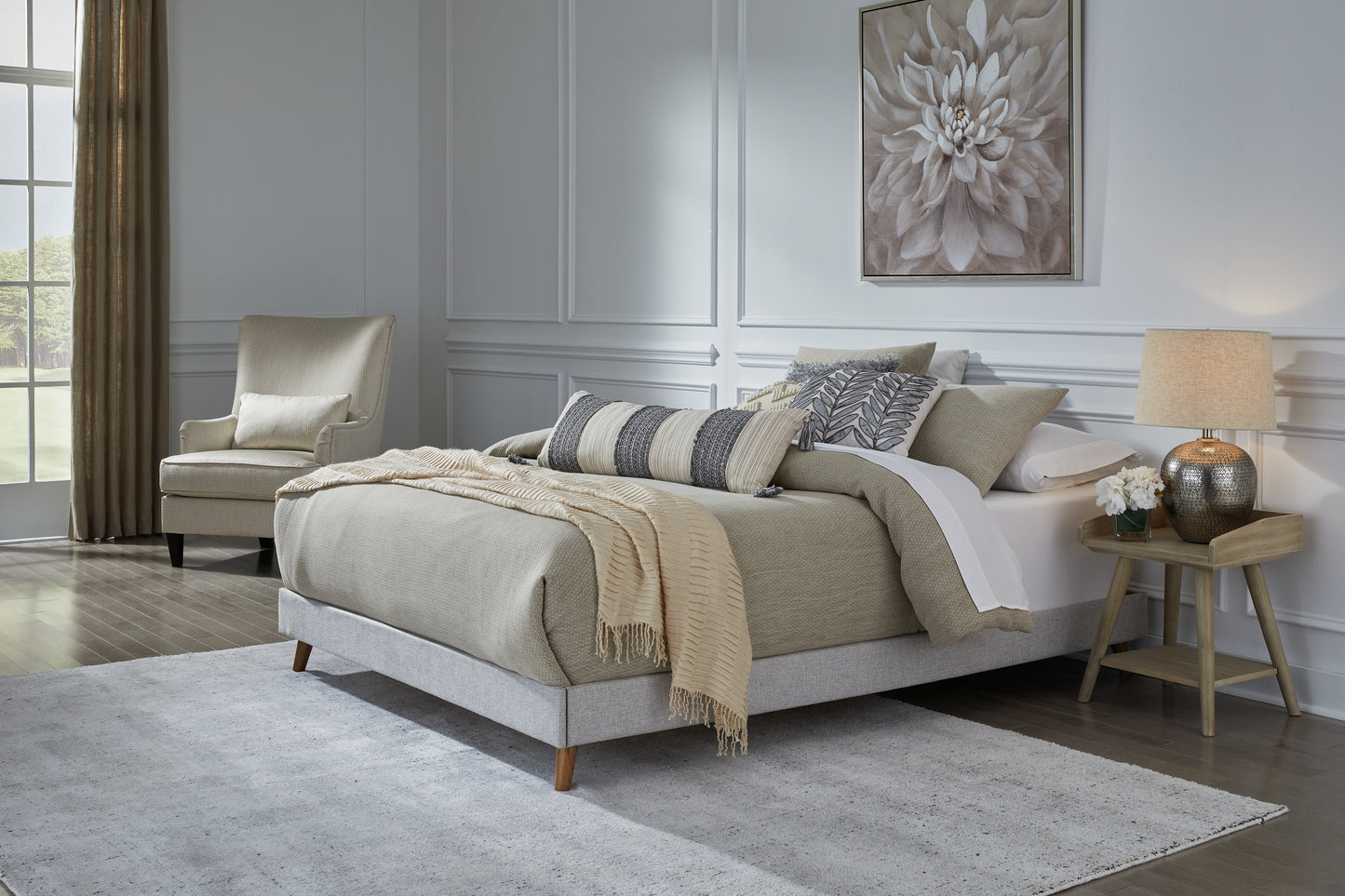 Tannally Queen Upholstered Platform Bed