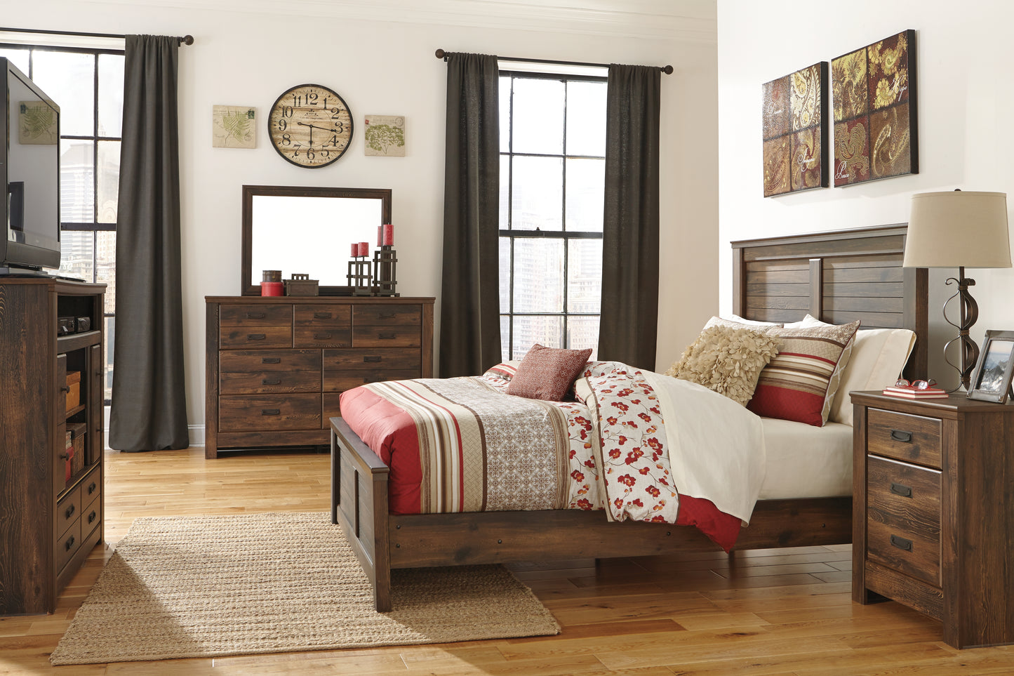 Quinden Queen Panel Bed