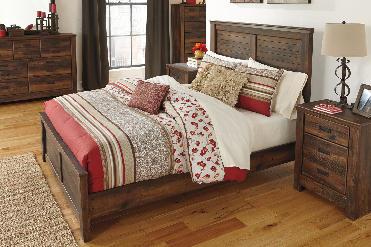 Quinden Queen Panel Bed