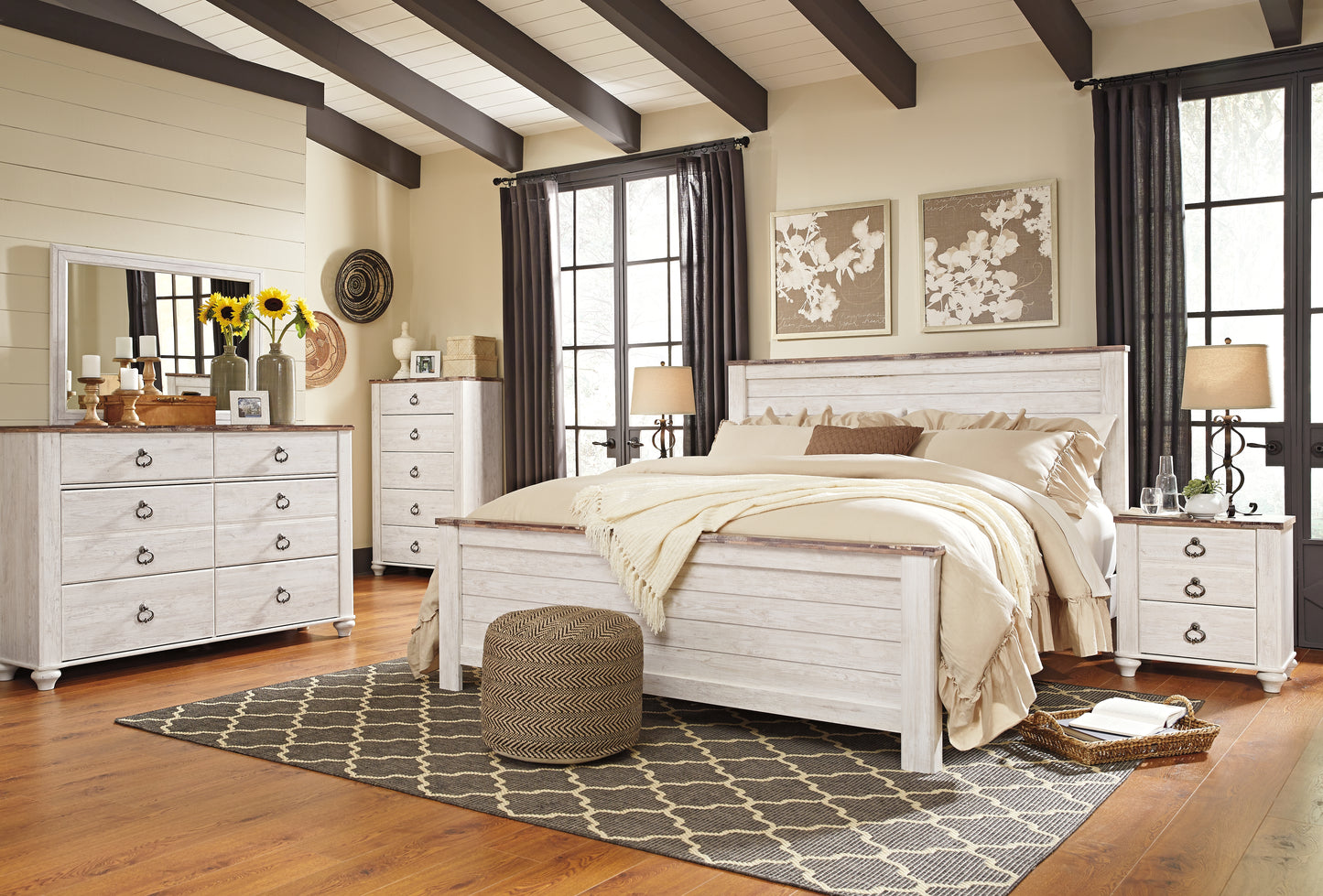 Willowton King Panel Bed