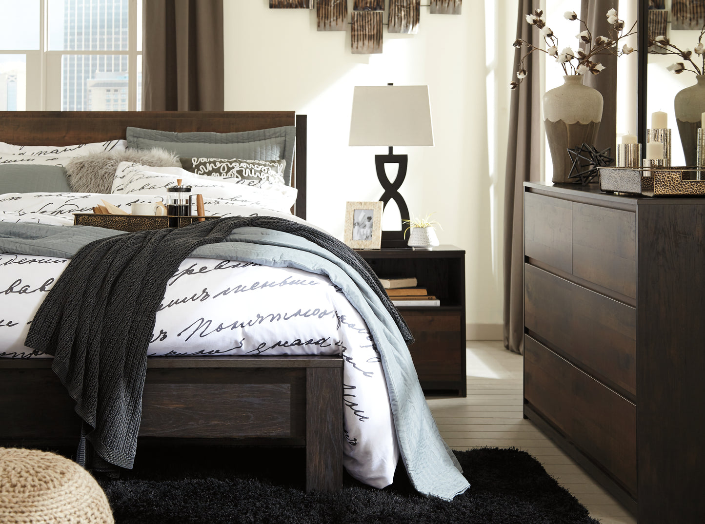 Windlore King Panel Bed