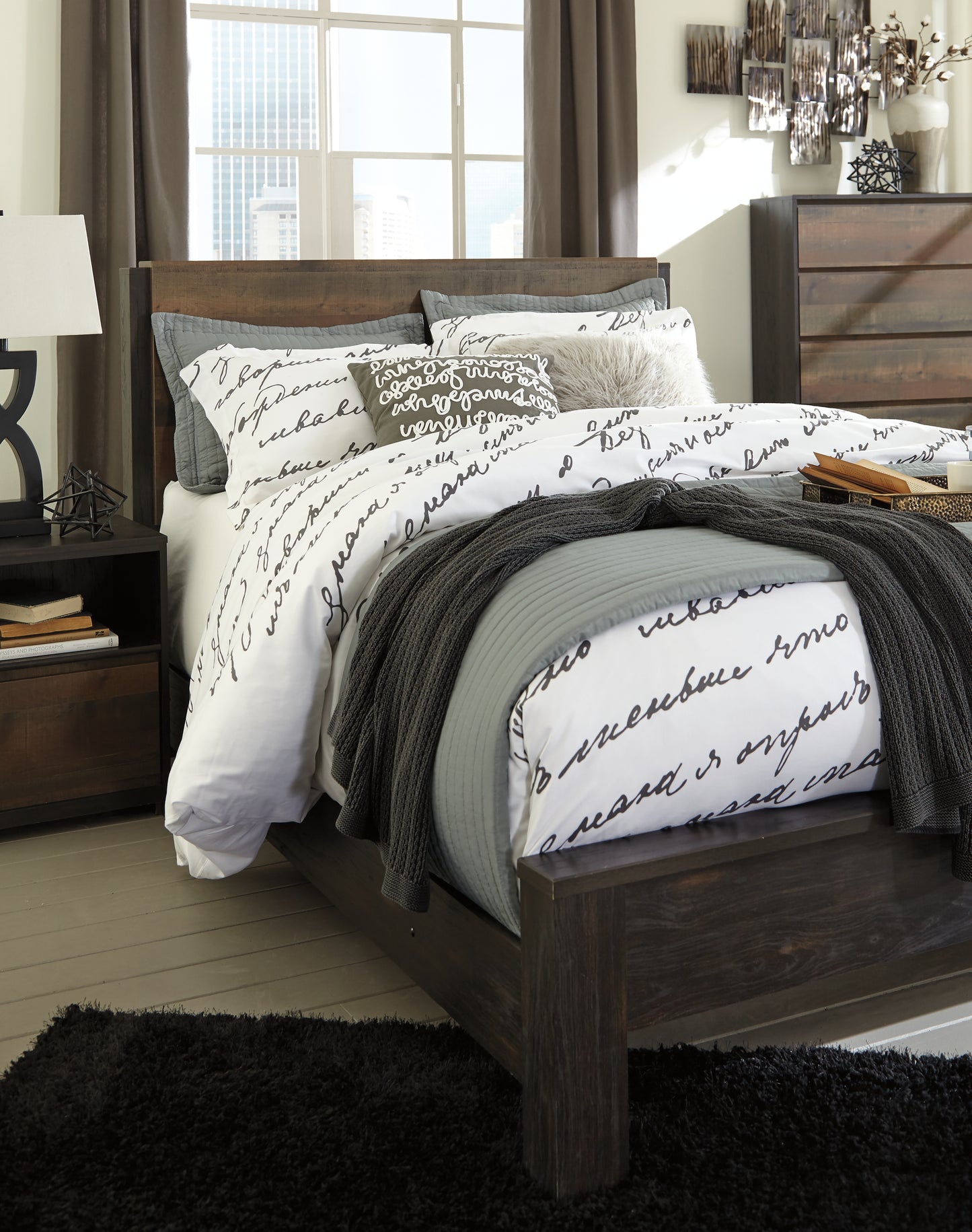 Windlore King Panel Bed