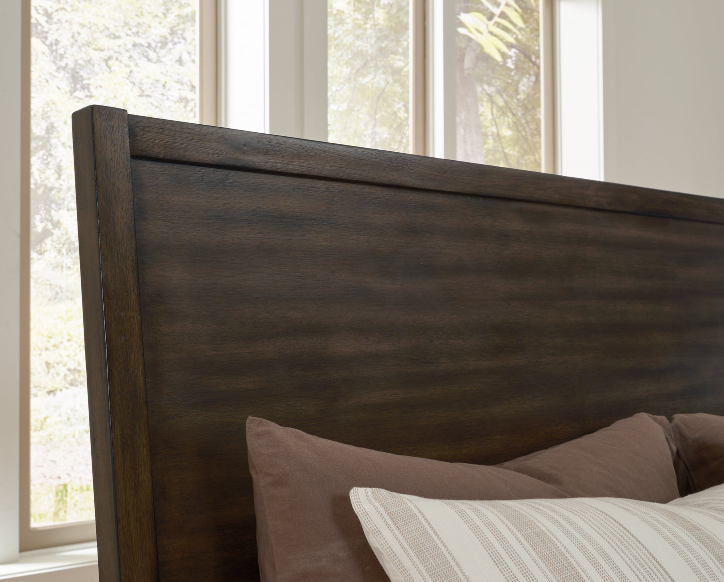 Wittland California King Panel Bed