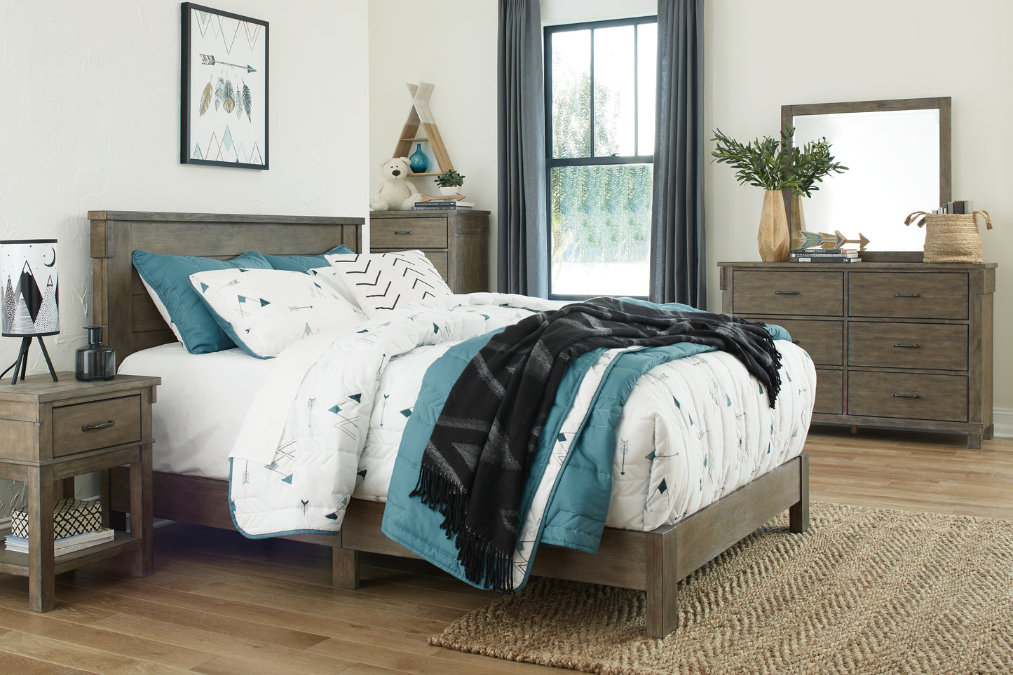 Shamryn Full Panel Bed