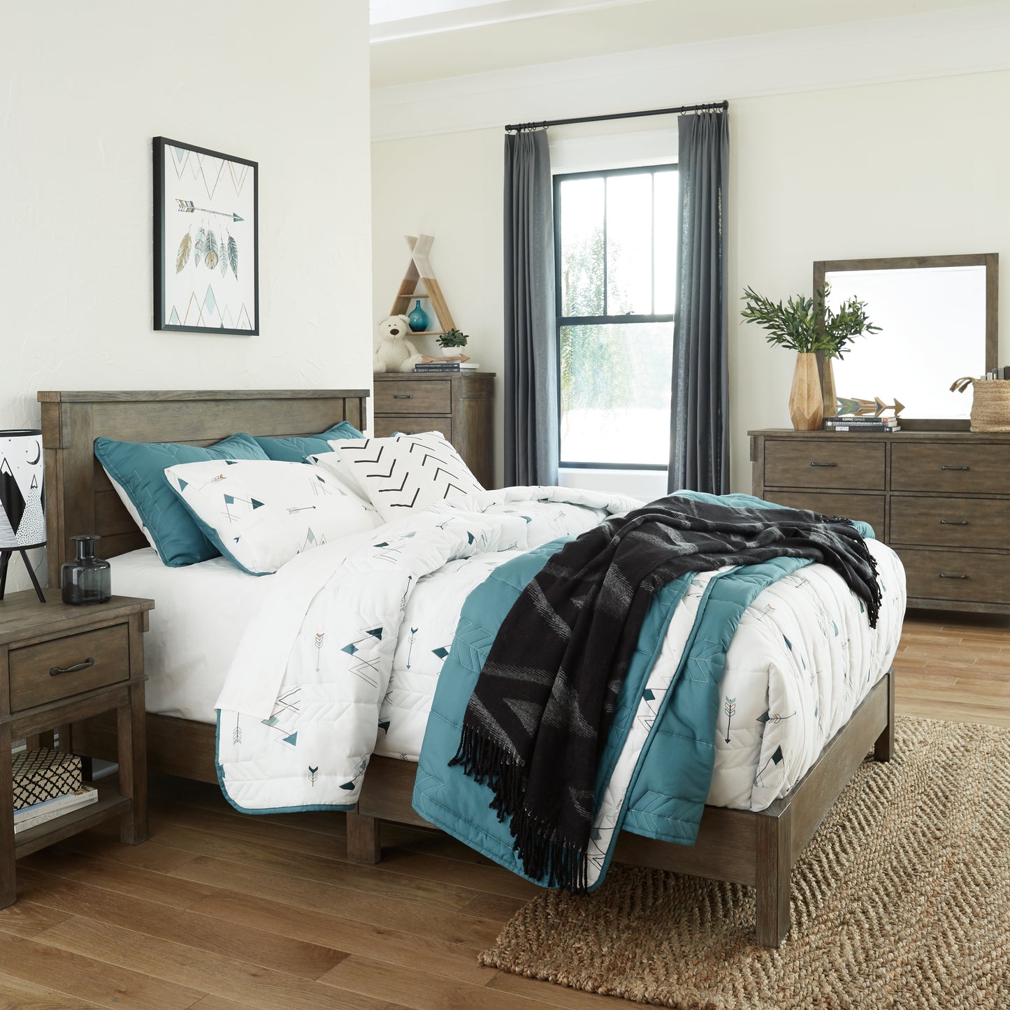 Shamryn Full Panel Bed