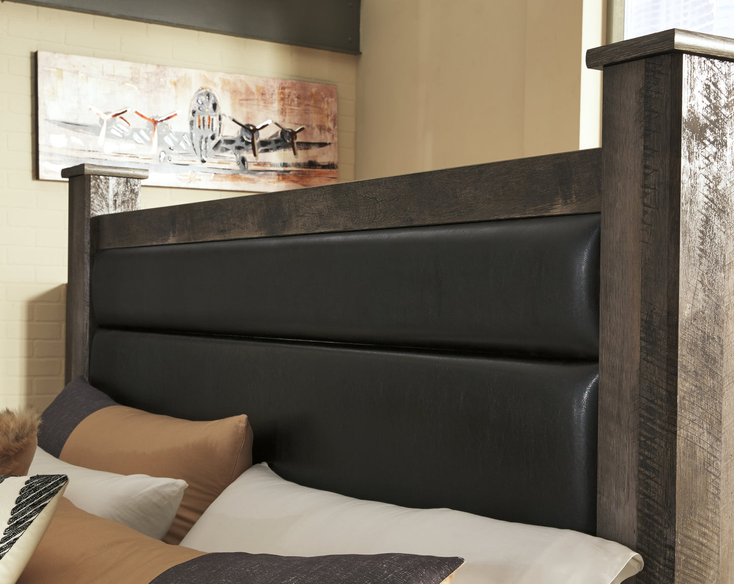 Wynnlow Queen Poster Bed