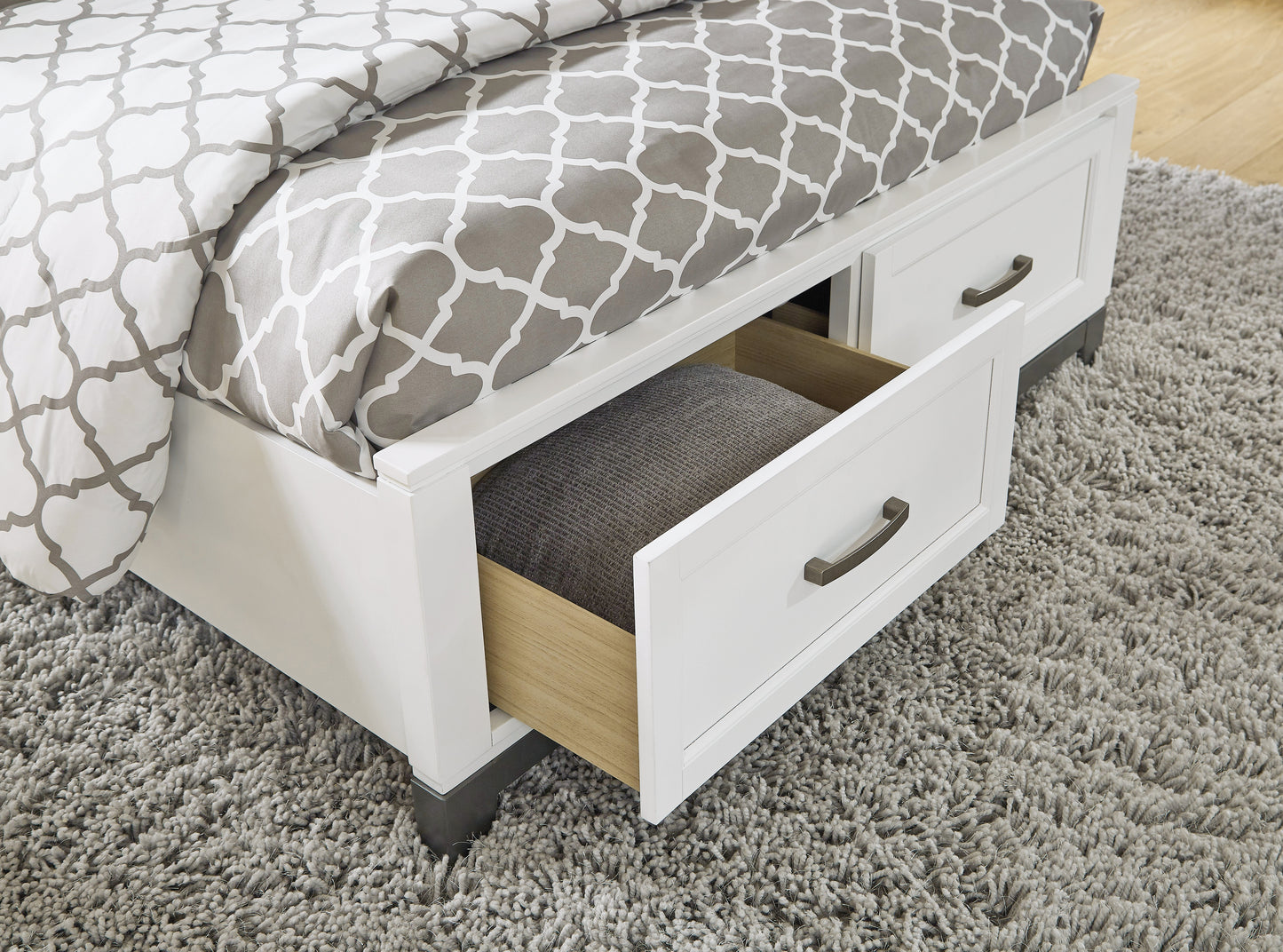 Brynburg Full Panel Bed