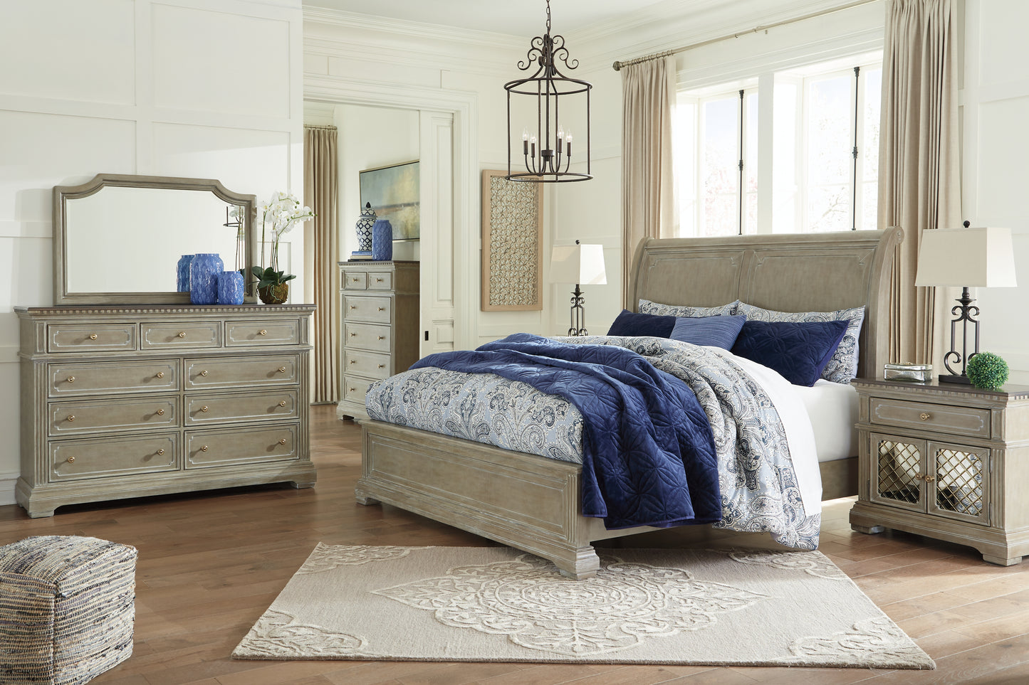 Borlend King Sleigh Bed