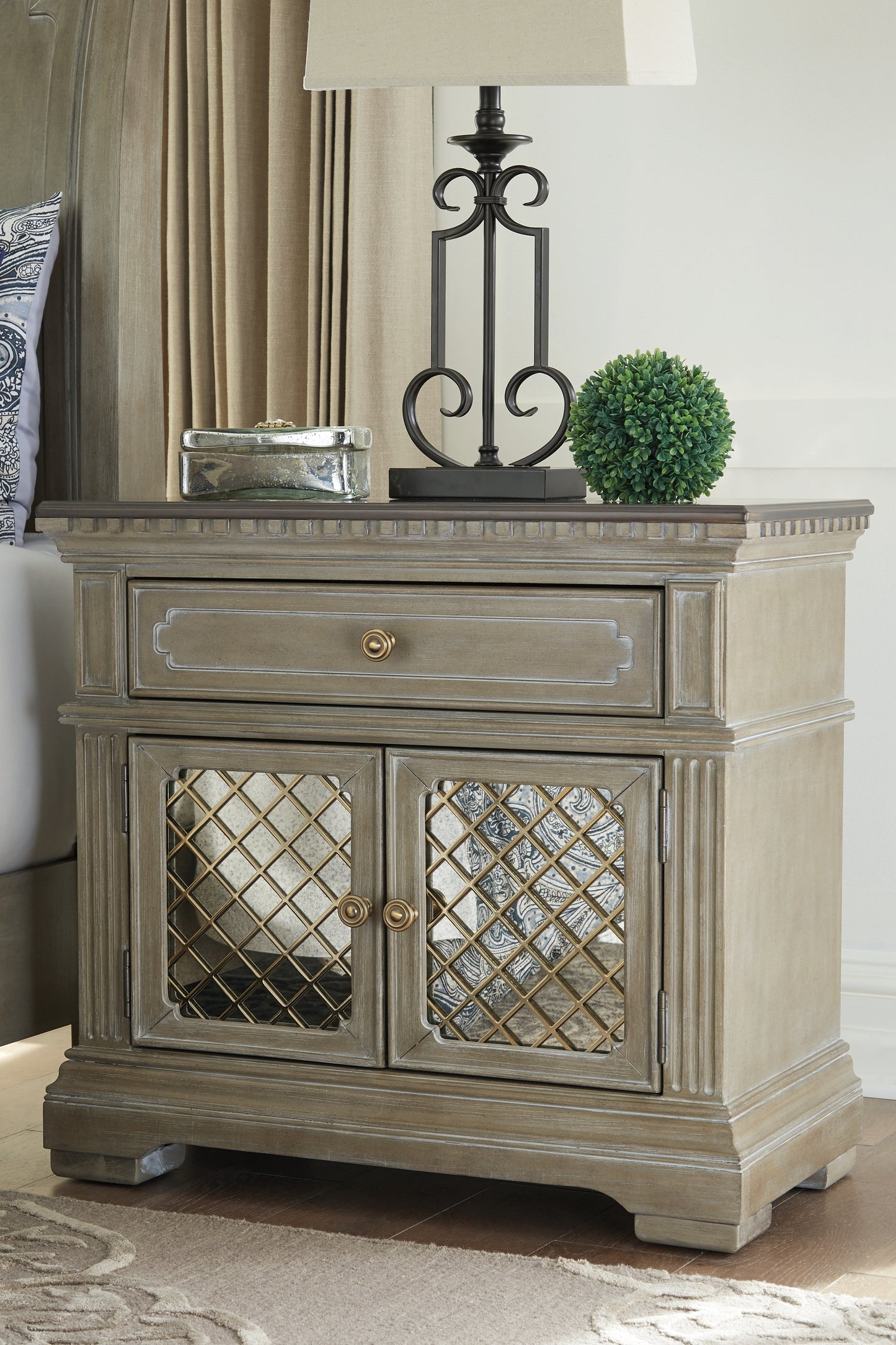 Borlend Nightstand