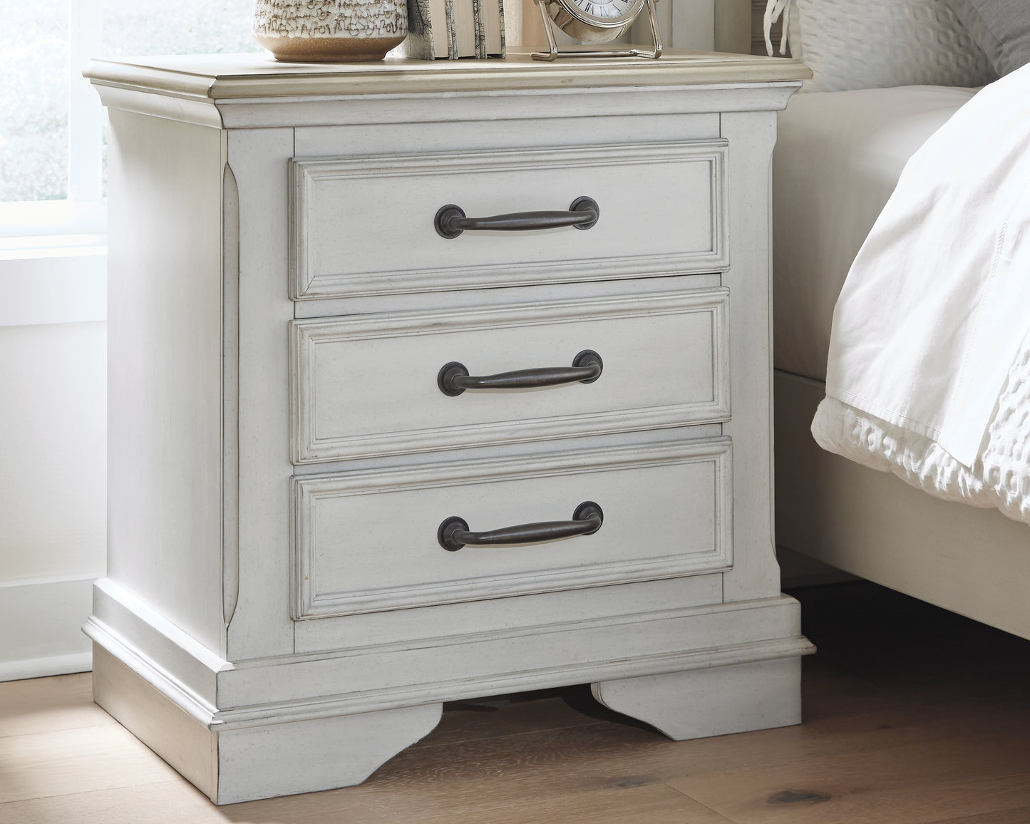 Teganville Nightstand
