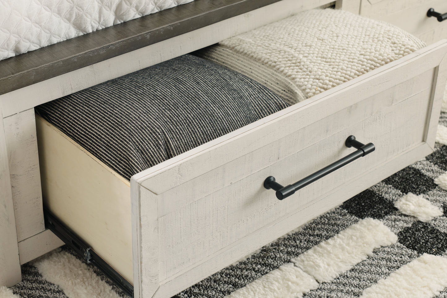 Brewgan Queen Panel Storage Bed