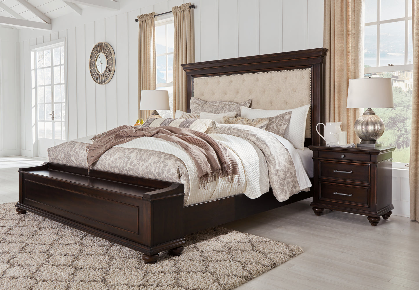 Brynhurst California King Upholstered Bed with Storage Bench