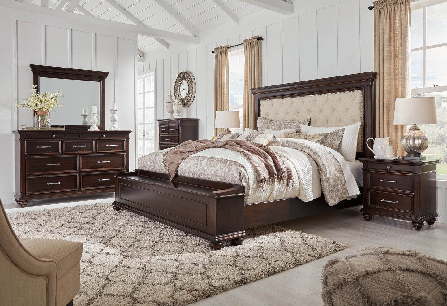 Brynhurst California King Upholstered Bed with Storage Bench