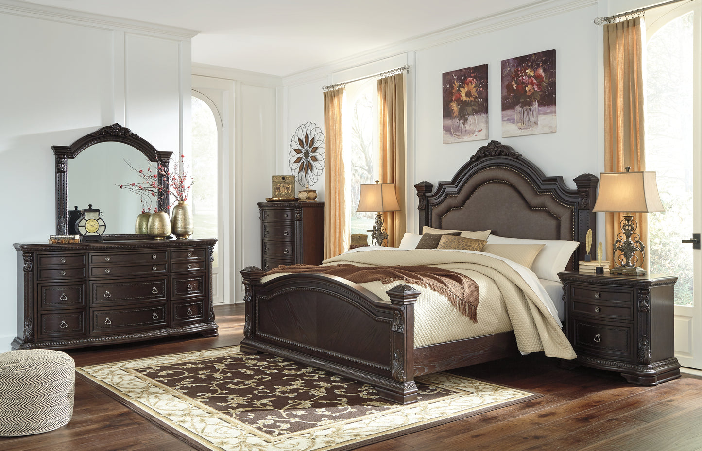 Wellsbrook Queen Poster Bed