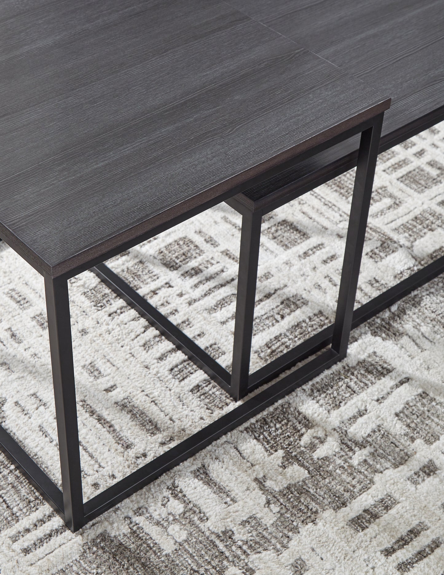 Yarlow Table (Set of 3)